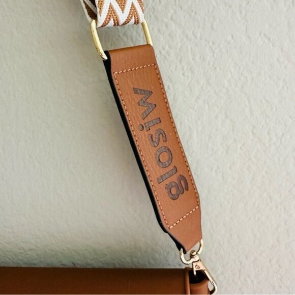 Ryan & Rose Silicone Crossbody Color Saddle - Picture 6 of 14